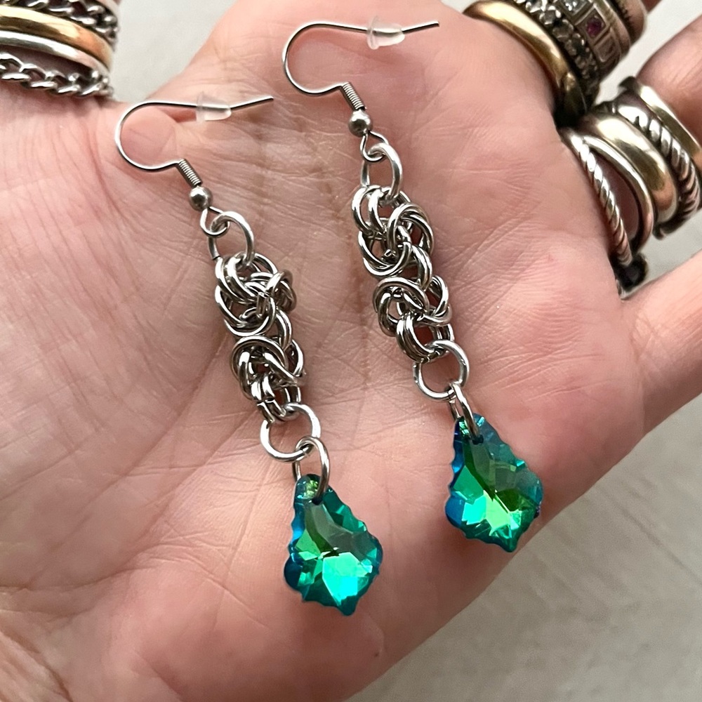 Handmade maille dangly stainless steel earrings green rainbow austrian crystals - Picture 12 of 14